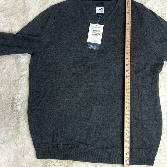 NWT John W. Nordstrom 100% Italian Merino Extrafine Wool V-Neck Gray Sweater - Picture 10 of 11